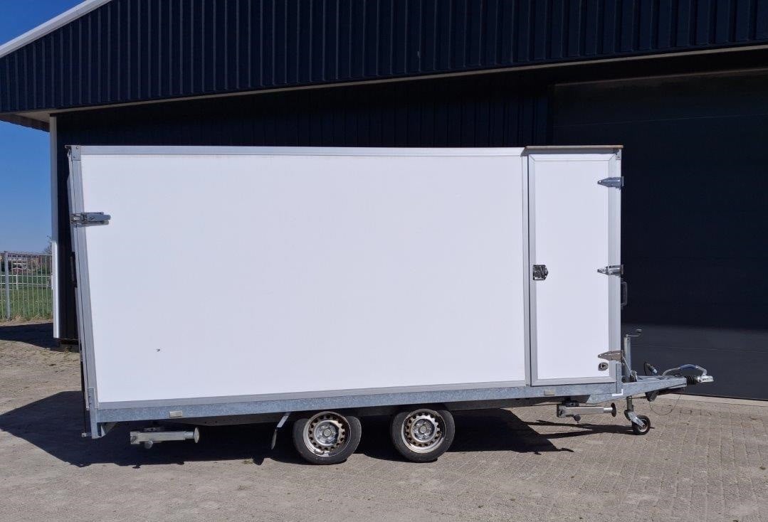 Te Koop gesloten aanhangwagen 405cm met loopdeur met lier