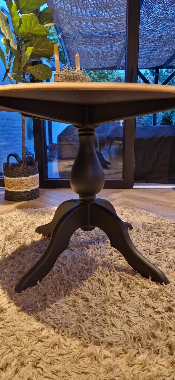 Mooie ronde eettafel