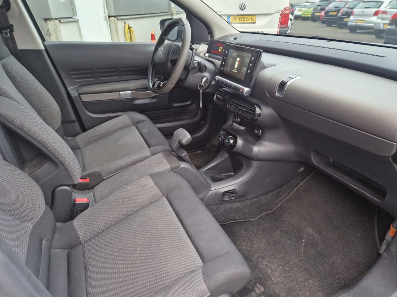 TE KOOP CITROEN C4 CACTUS 1.2 PURE TECH SHINE EURO 6 ZUINIGHEIDSLABEL B