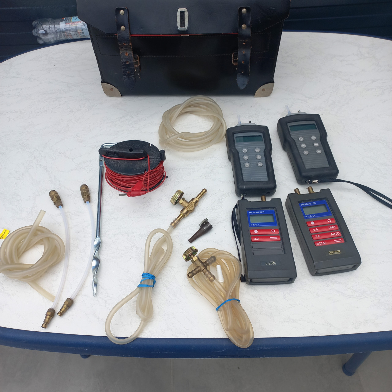 2 x manometers 2x drukmeters.
