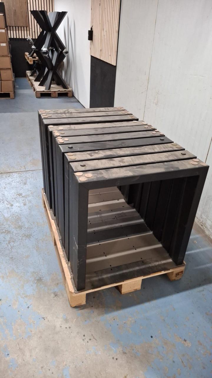 Grote partij salontafel en eettafel onderstellen