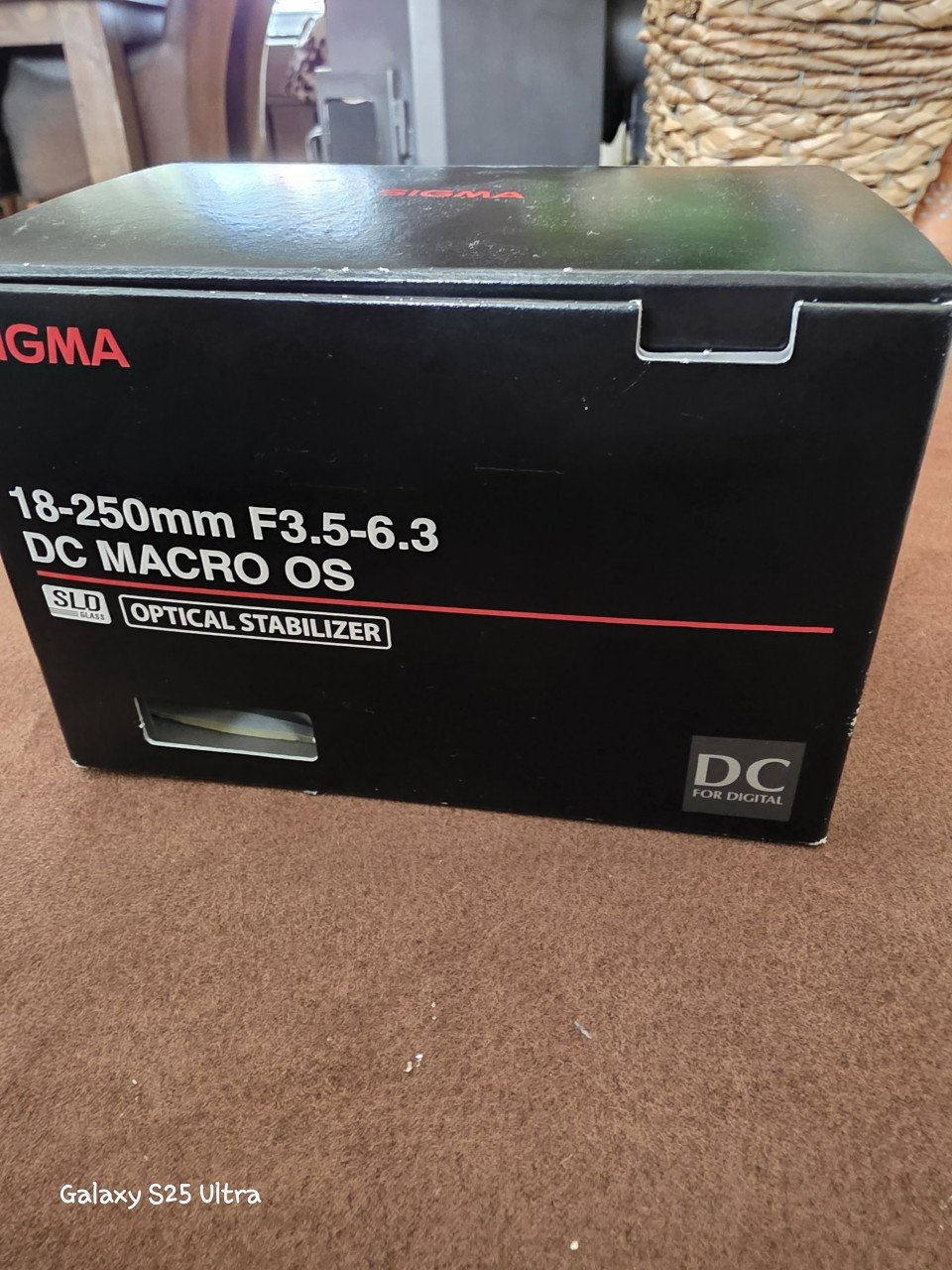 Sigma 18-250 mm F3.5-6.3  DC MACRO OS lens
