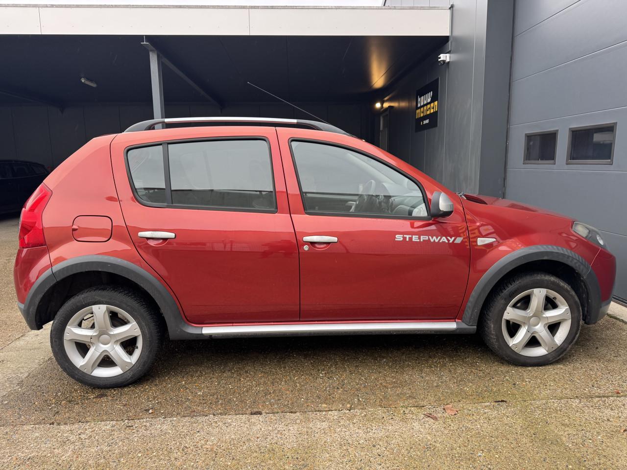 Dacia Sandero 1.6 MPI  Stepway 90 2010 Rood Airco Apk Nap