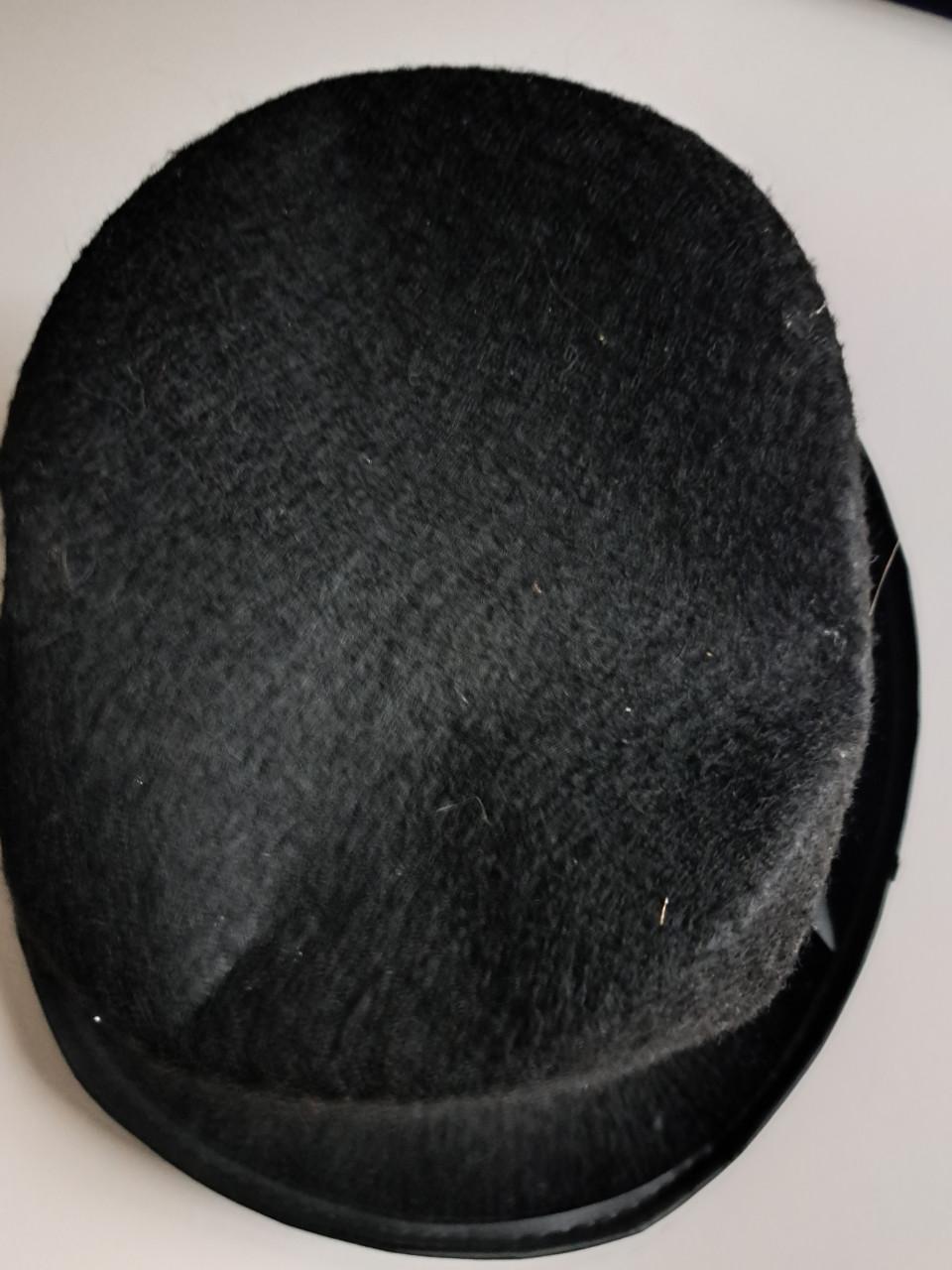 Carnavalspak heren klassiek met pofbroek en bolhoed.