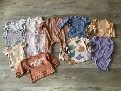 Pakket Meisjes Kleding maat 80 + een Zomer Slaapzak - 10 stuks