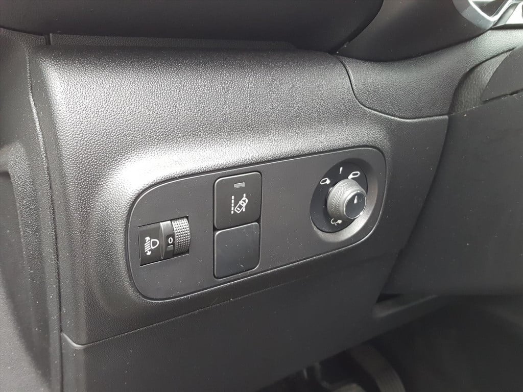 Citroen C3 shine 1.2 pt-110pk automaat navigatie via apple carplay & androi