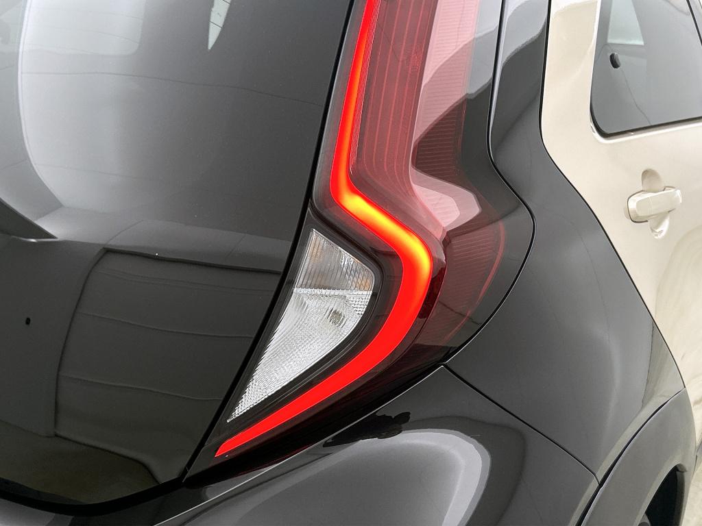 Toyota Aygo x 1.0 vvt-i s-cvt envy automaat | navigatie | jbl soundsystem |