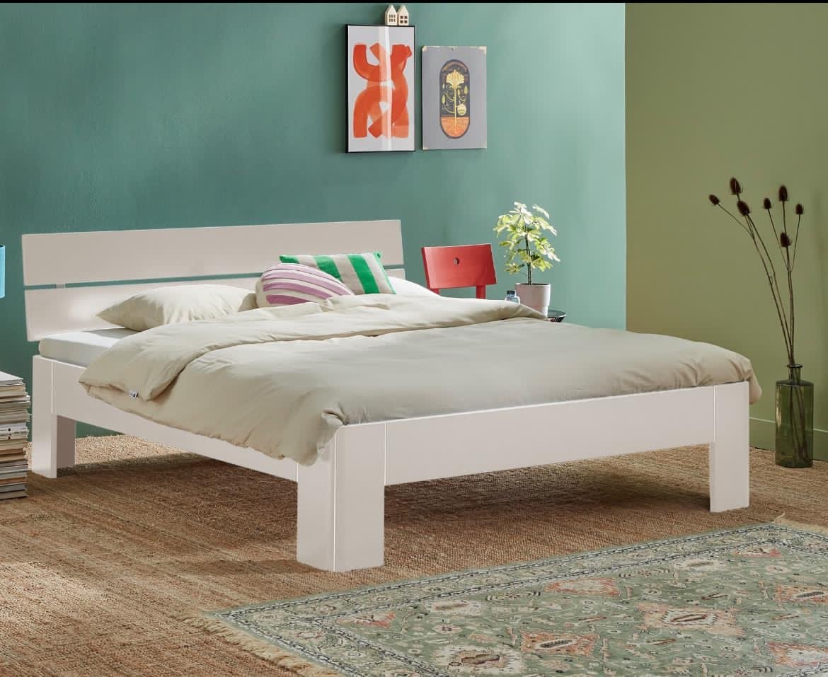 2 persoons Bed met matrassen