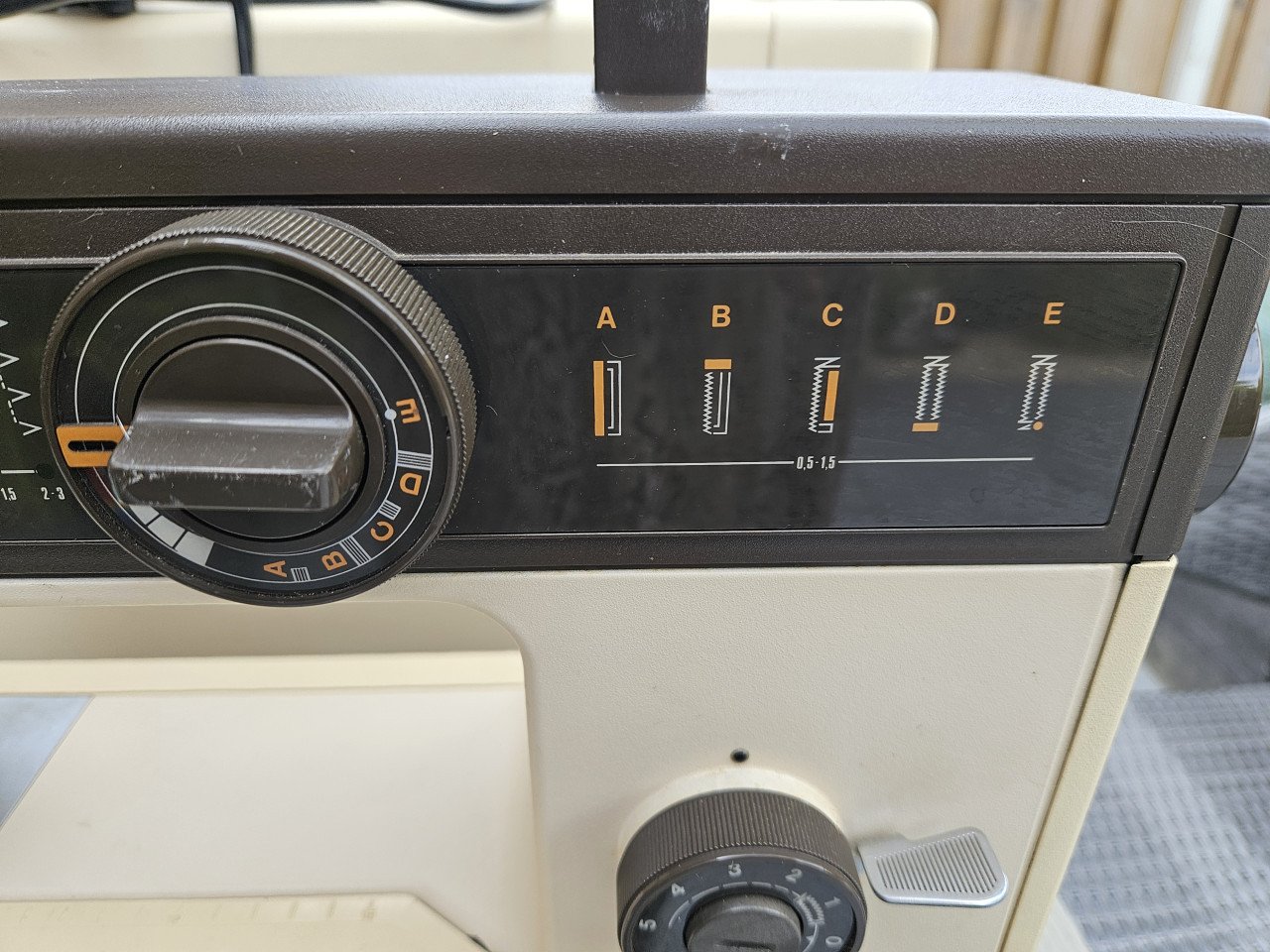 Mooie krachtige en werkende husqvarna 4320 naaimachine....
