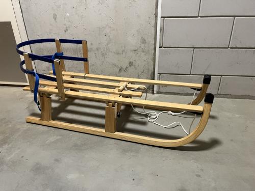 Slee, hout opklapbaar, rugleuning en trekkoord 110 cm.