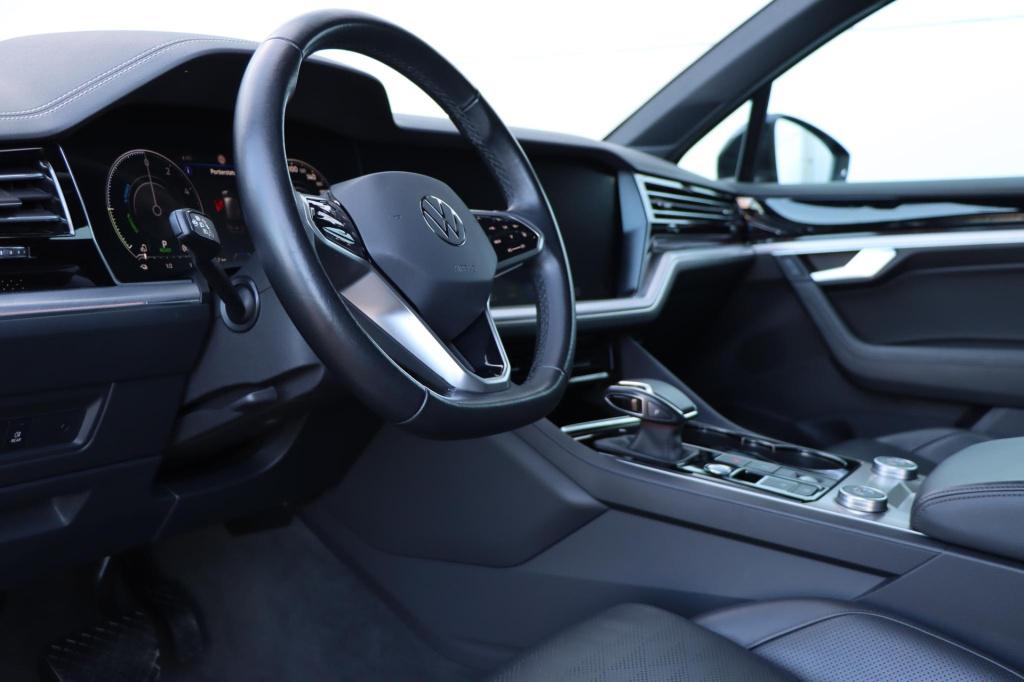 Volkswagen Touareg 3.0 tsi ehybrid 4motion elegance black style 380pk tiptr