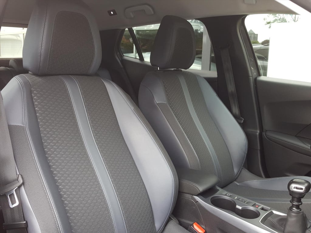 Peugeot 2008 1.2 puretech 100pk allure navigatie | trekhaak | cruise & clim