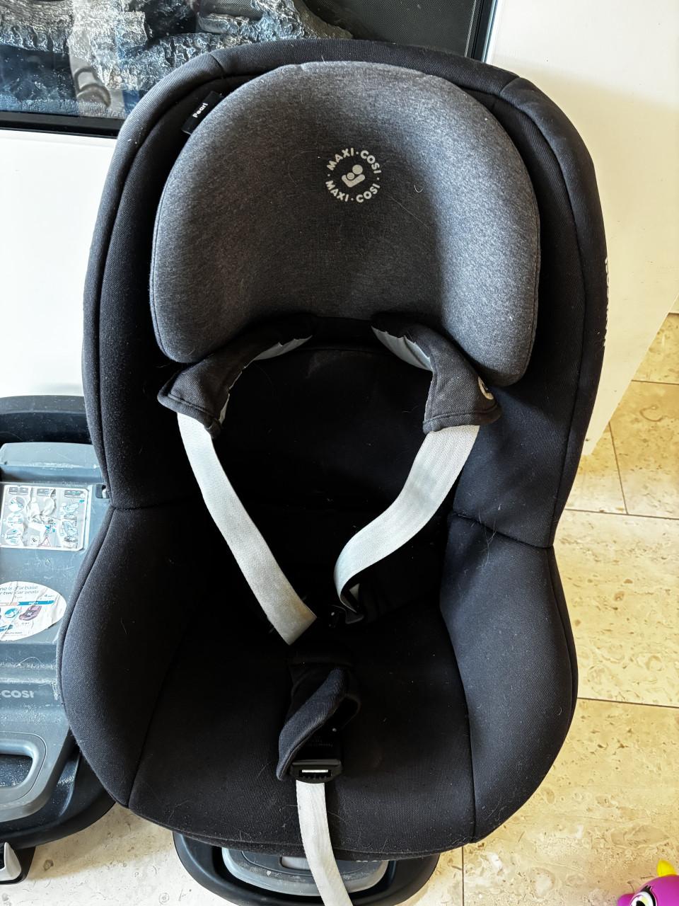 Maxicosi Pearl met twee onderstellen