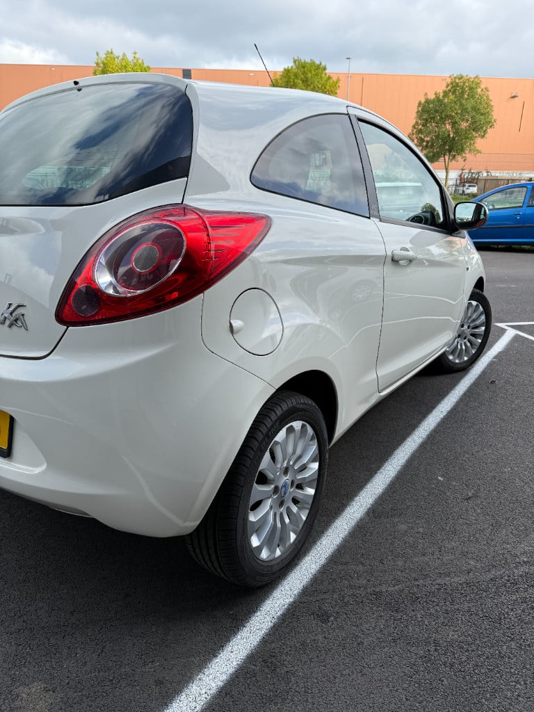 Ford KA 1.2 - titanium - airco