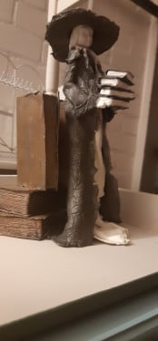 Beeldje boeken vrouw