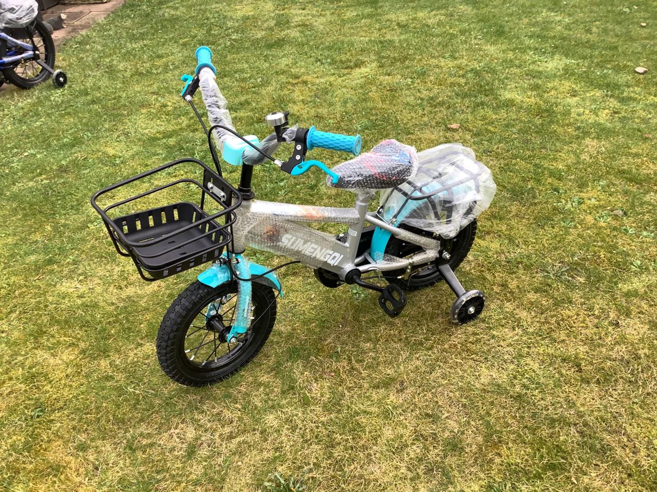 Nieuwe 12 inch kinderfiets :Sumengqi met zijwieltjes en handrem.