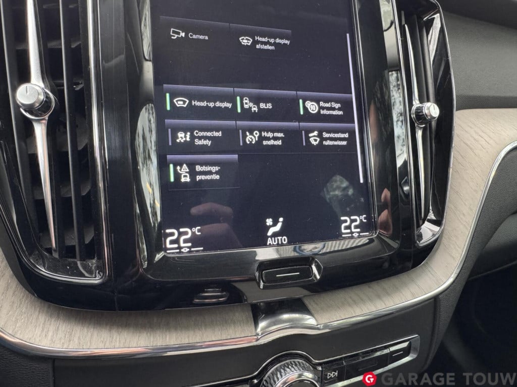 Volvo XC60 2.0 t8 twin engine awd inscription pano hud trekh