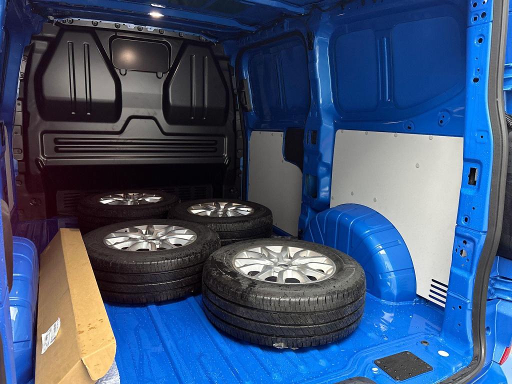 Volkswagen Transporter 2.0 tdi l1h1 28 style