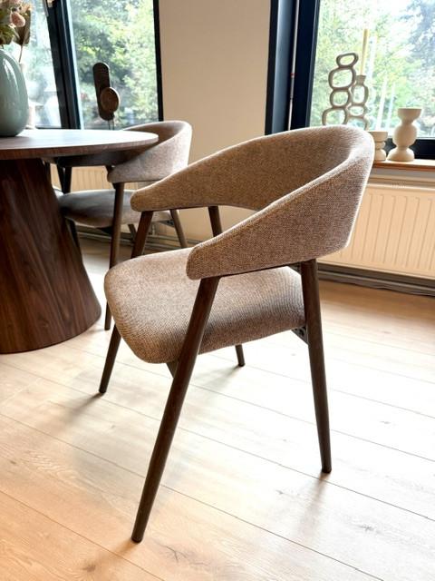 Nieuwe ronde eettafel met 4 stoelen – Japandi stijl