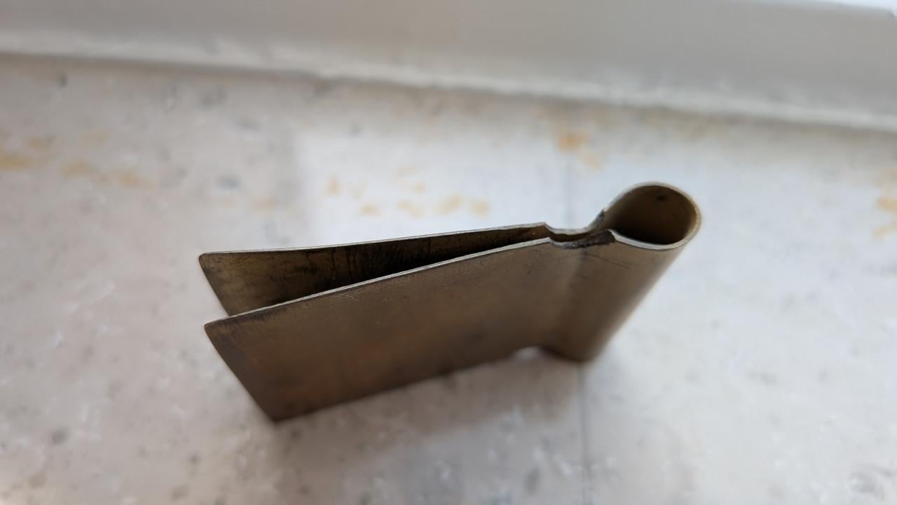 Walcherse dracht- messing bovenmuts plooitang- mutsentangetje