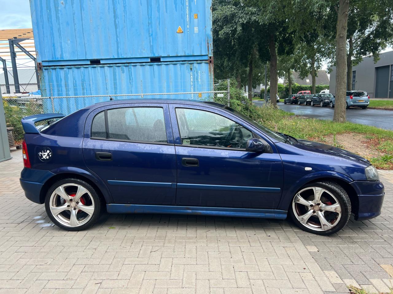 Opel Astra 1.6-16V Pearl sportlook jaar apk