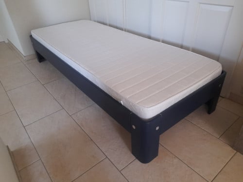 Compleet Auping bed met matras  80 x 210  (in goede nette staat )
