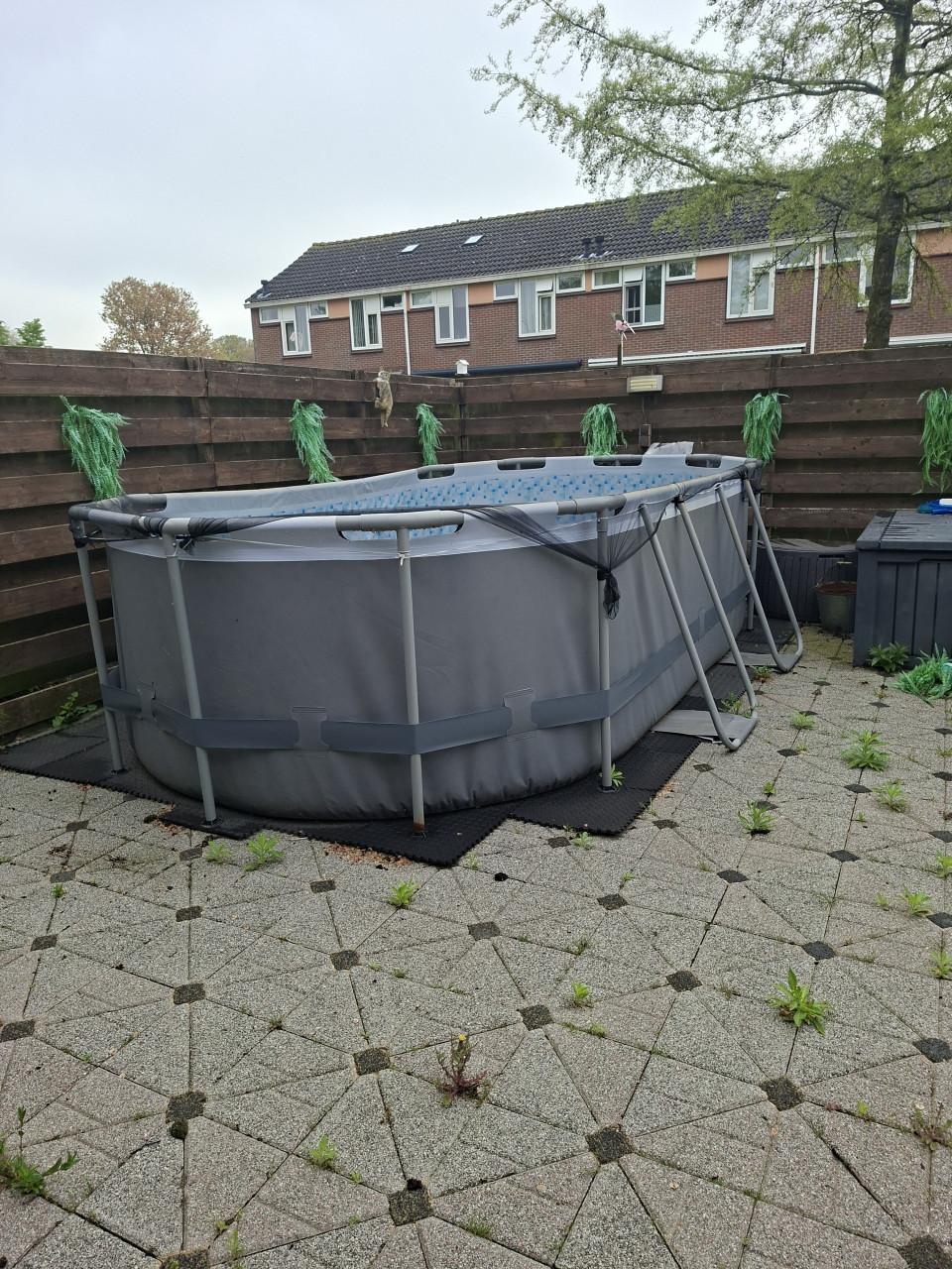 Zwembad met accessoires
