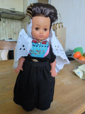 Vintage pop in klederdracht