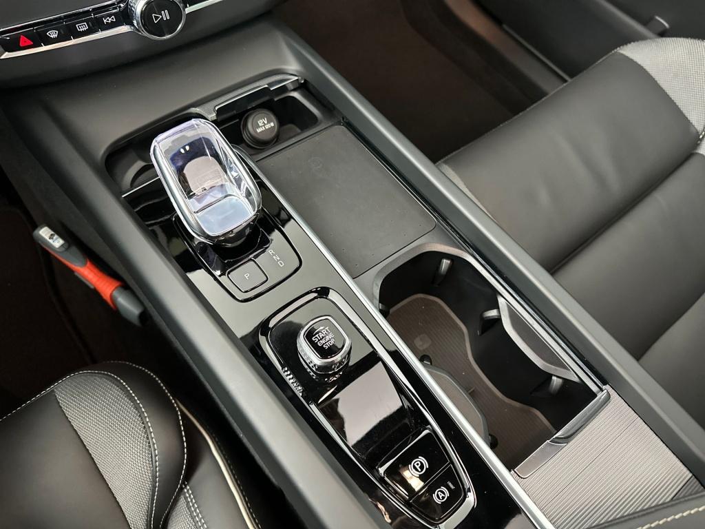Volvo XC60 t6 398pk recharge ultra dark| pano| luchtvering| hud| 360camera