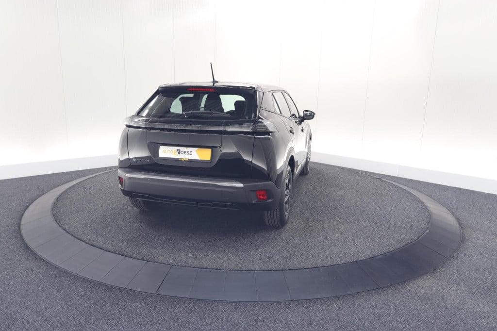 Peugeot E-2008 ev active 50 kwh | parkeersensoren | apple carplay | climate