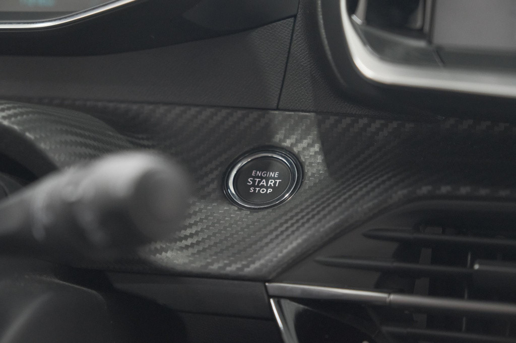 Peugeot 208 puretech 100 allure | adaptieve cruise control | camera | apple