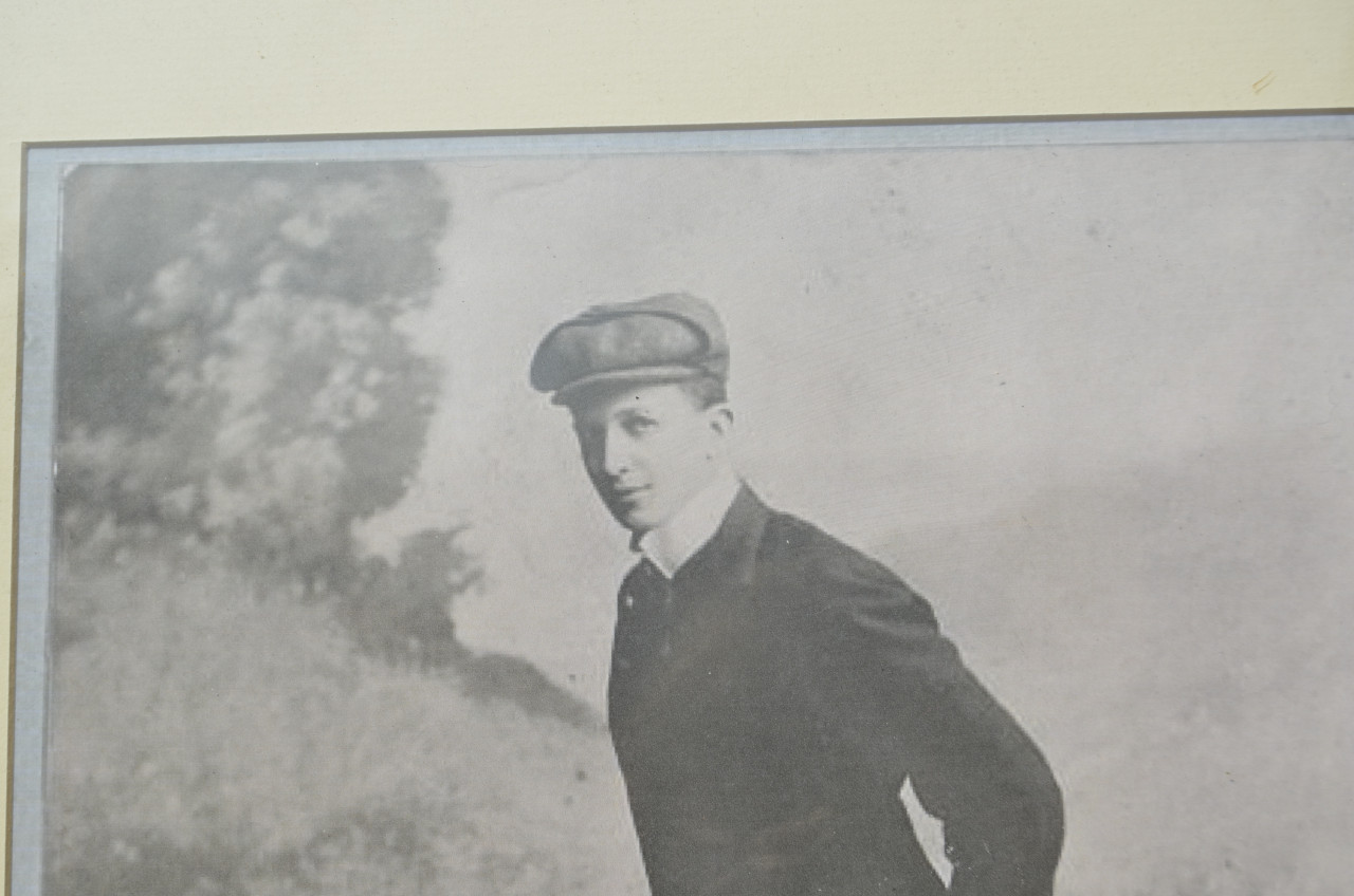 Gekke oude foto van een 'Skater' avant la lettre 1910