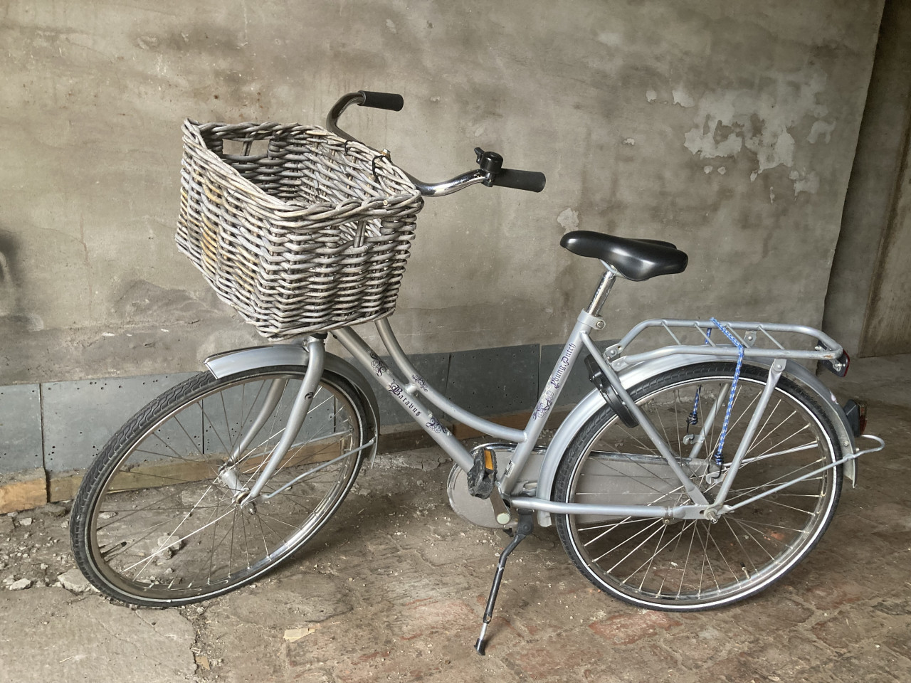 Batavus meisjesfiets 24” met rieten mandje