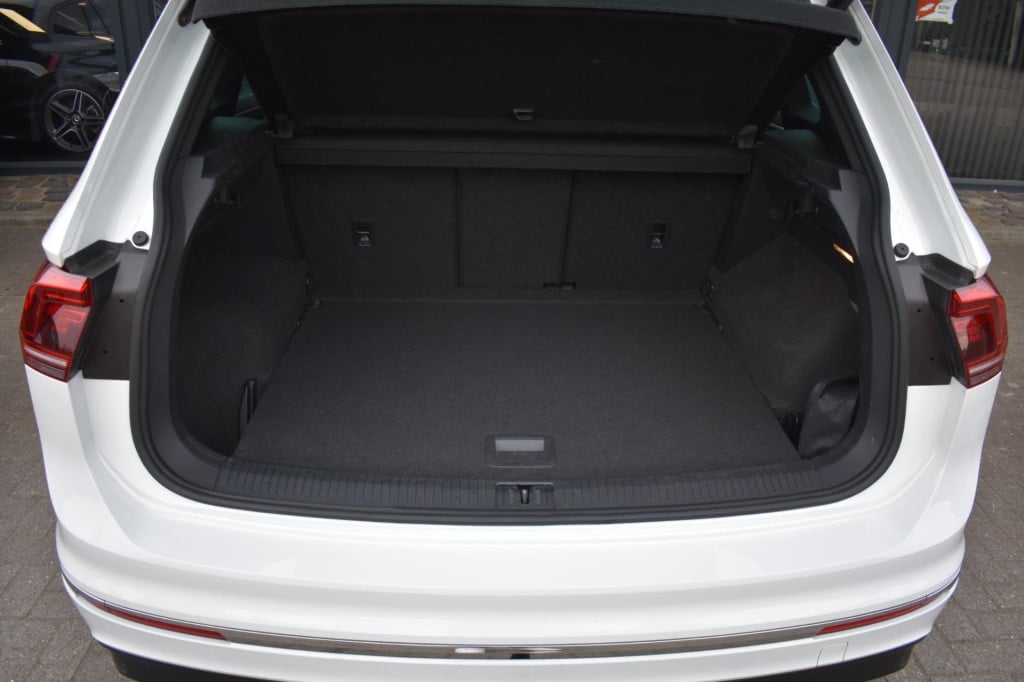 Volkswagen Tiguan 1.5 tsi act highline r-line | trekhaak | camera | dynaudi