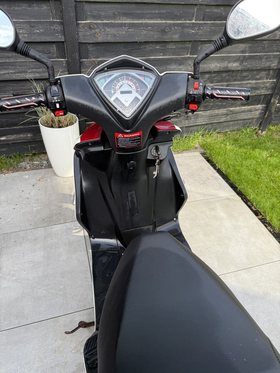 Agm scooter R8