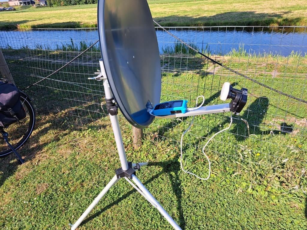 Te koop canaldigitaal schotelst met sateliet zoeker