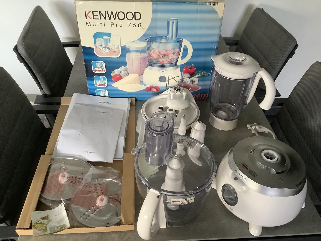 Een zo goed als nieuwe Kenwood Multi-Pro 750 keukenmachine. Deze veelzijdig
