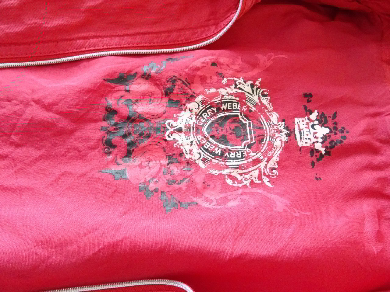 Rood Damesjasje   Merk Gerry Weber Maat 38    voor    € 14,50