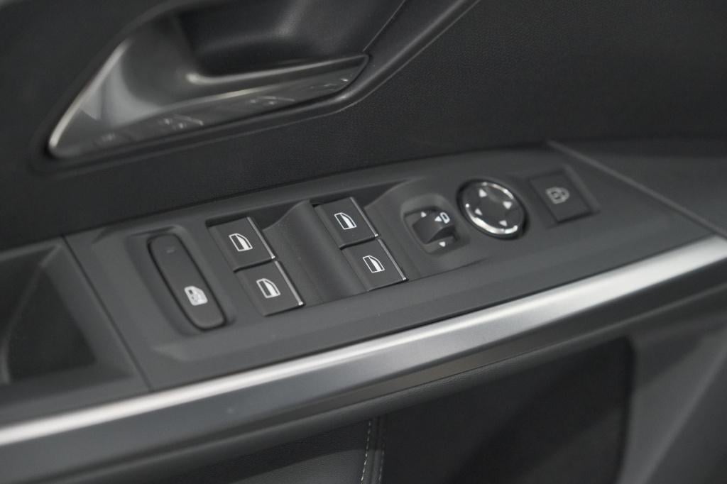Peugeot 3008 1.2 hybrid 136 gt | panoramadak | focal audio | alcantara exec