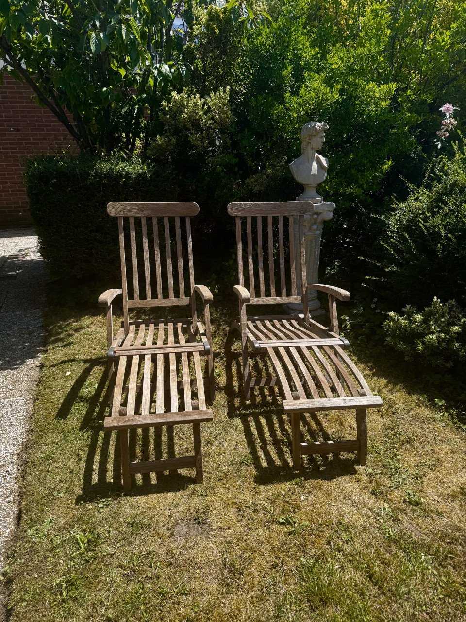 2 Deck chairs