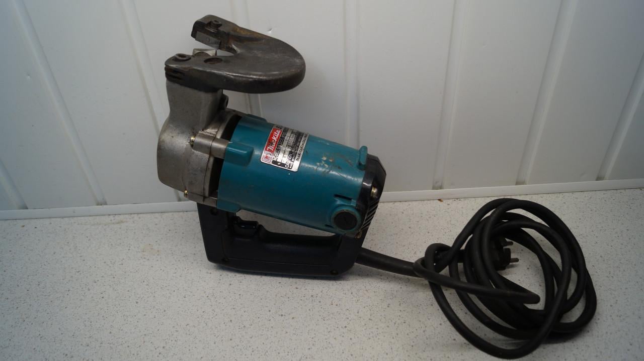 Makita JS3200 plaatstaal knipper.