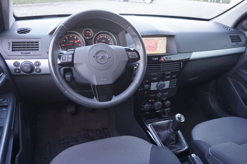 Opel Astra wagon 1.6 111 years edition airco / navi / cruise / elektr. rame