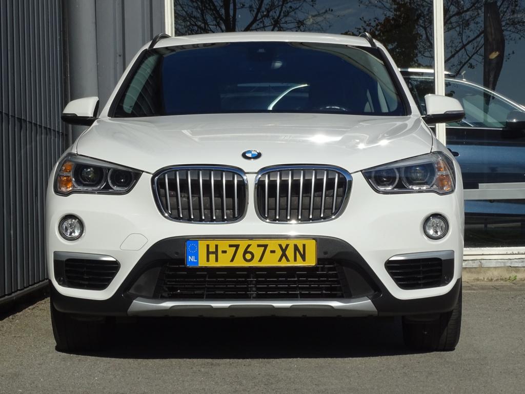 BMW X1 sdrive18i x-line | leder | led
