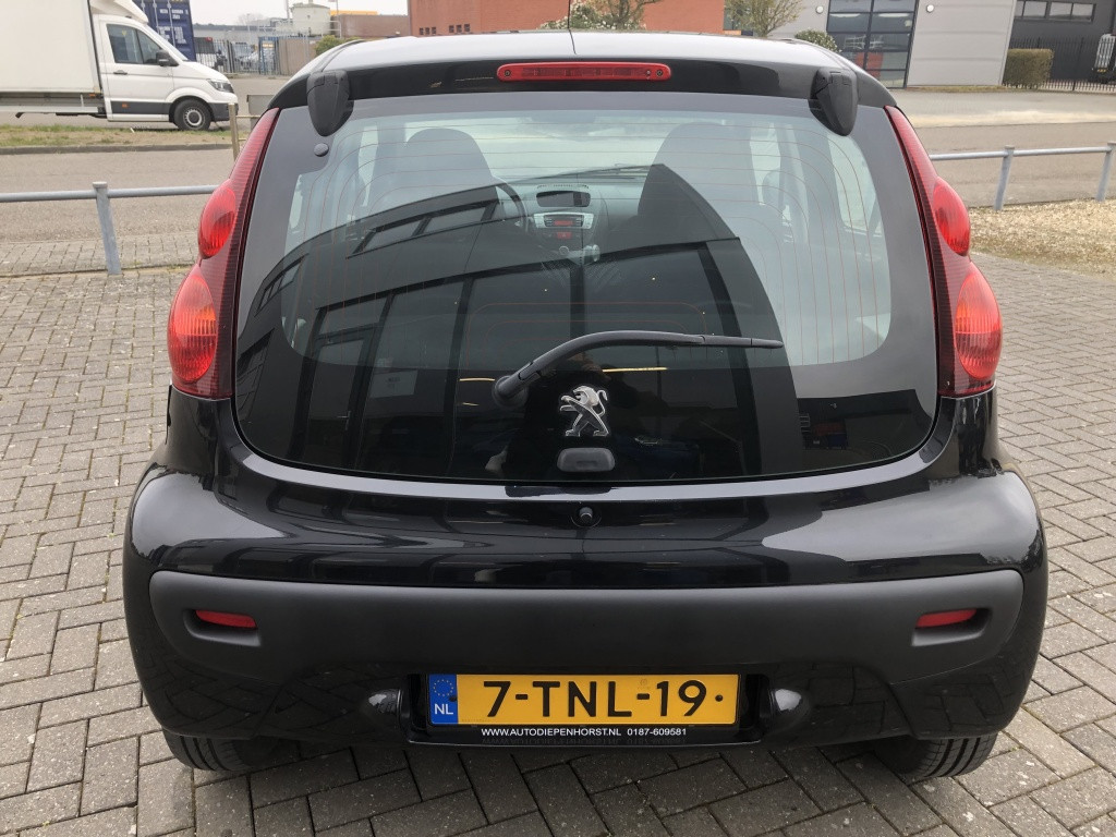 Peugeot 107 1.0 envy 1e eigenaar