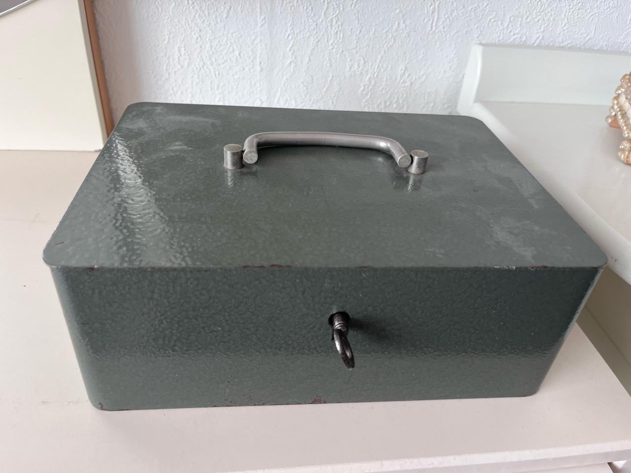 Stalen metalen opbergkistje - stevig en compact