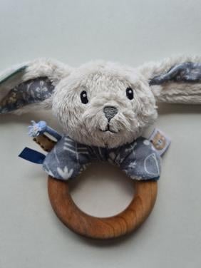 Little Dutch rammelaar met een houten ring uit de Adventure collectie.