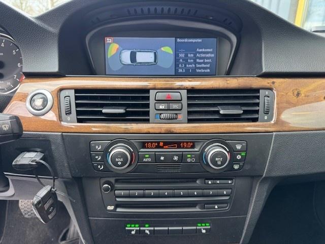 BMW 3-serie touring 318i | pano | trekhaak | xenon | garantie