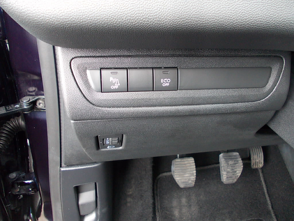 Peugeot 208 1.2 puretech 5-drs, airco, cr.contr., navi.