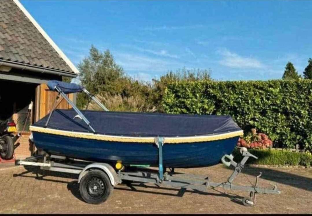Leuke boot 420cm met 2 motoren en trailer