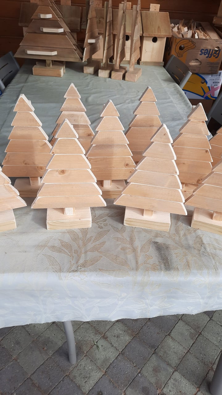 Houten kerstboompjes